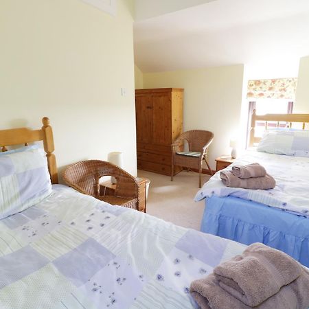 Snowdon View Villa Хоулихед Екстериор снимка