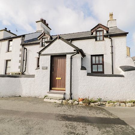 Snowdon View Villa Хоулихед Екстериор снимка