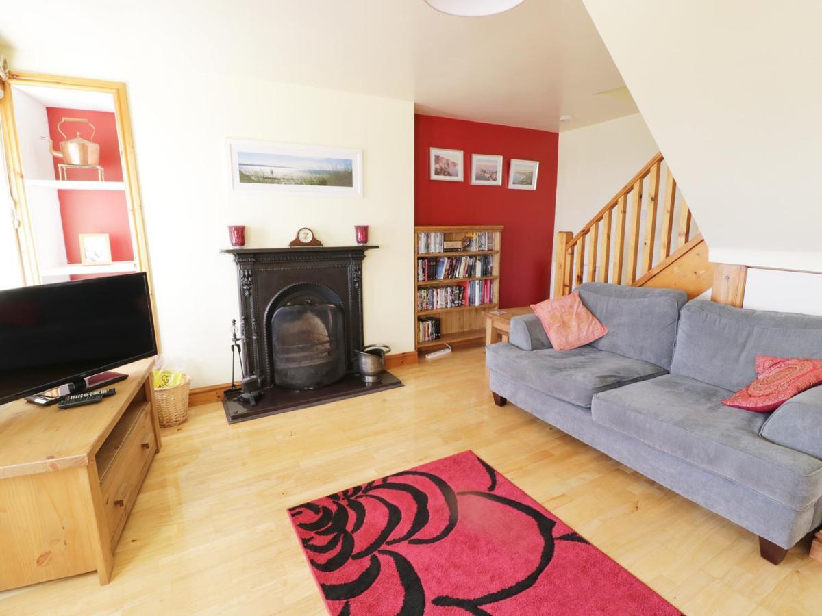 Snowdon View Villa Хоулихед Екстериор снимка