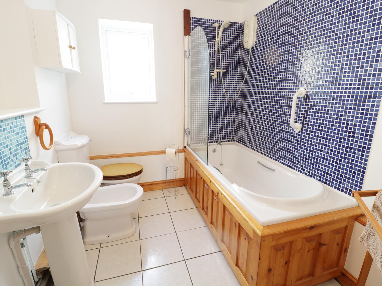 Snowdon View Villa Хоулихед Екстериор снимка