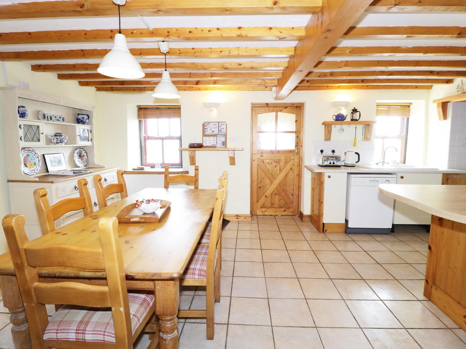 Snowdon View Villa Хоулихед Екстериор снимка