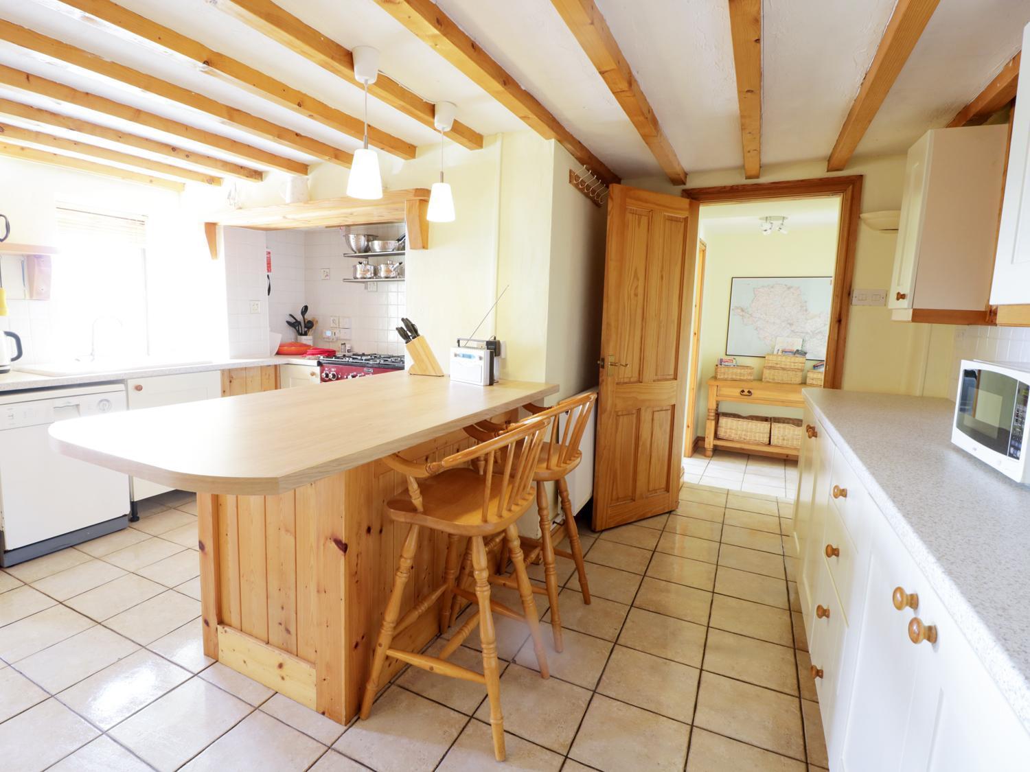 Snowdon View Villa Хоулихед Екстериор снимка