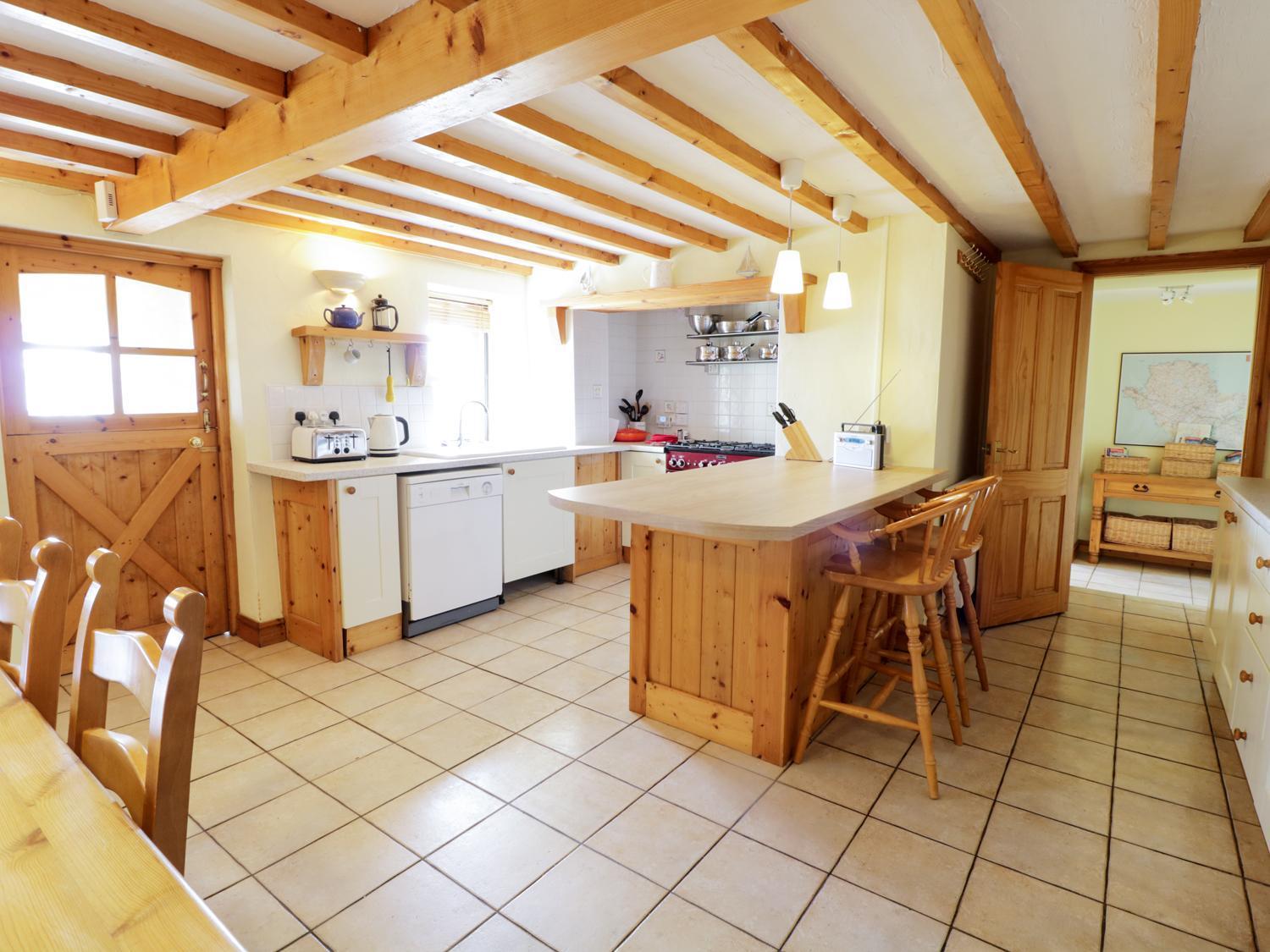 Snowdon View Villa Хоулихед Екстериор снимка