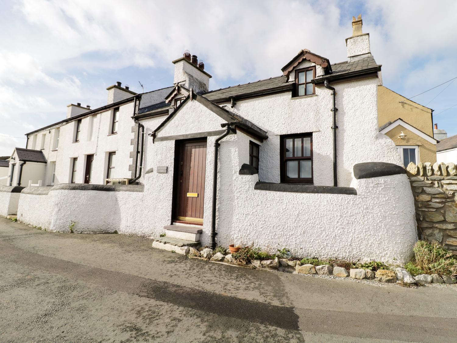 Snowdon View Villa Хоулихед Екстериор снимка