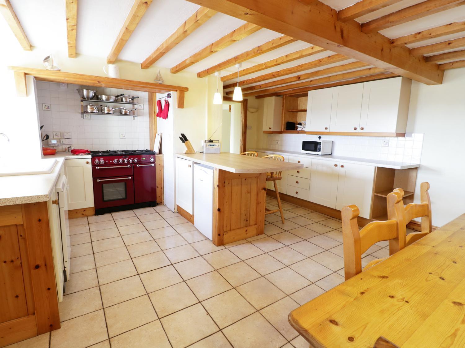 Snowdon View Villa Хоулихед Екстериор снимка